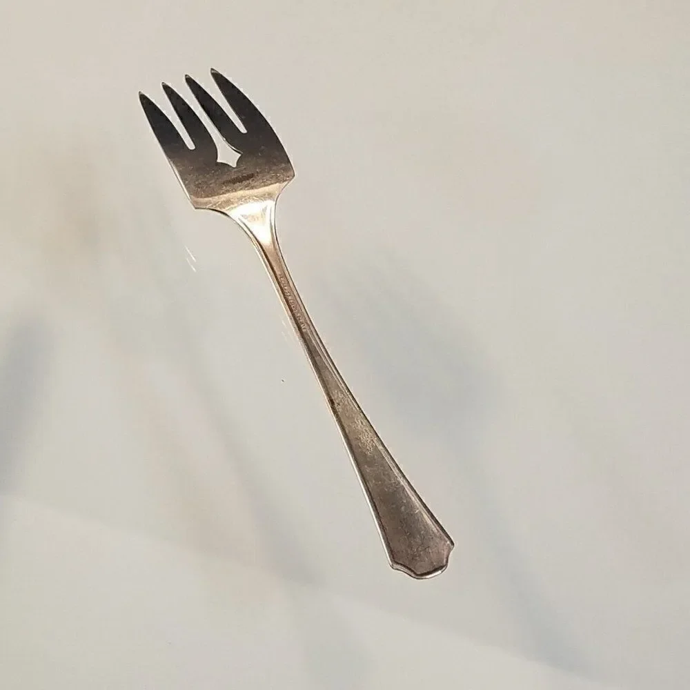 Peerless Oneida Silver Plate 1933 Charmion Pattern Serving Fork 8.25 in